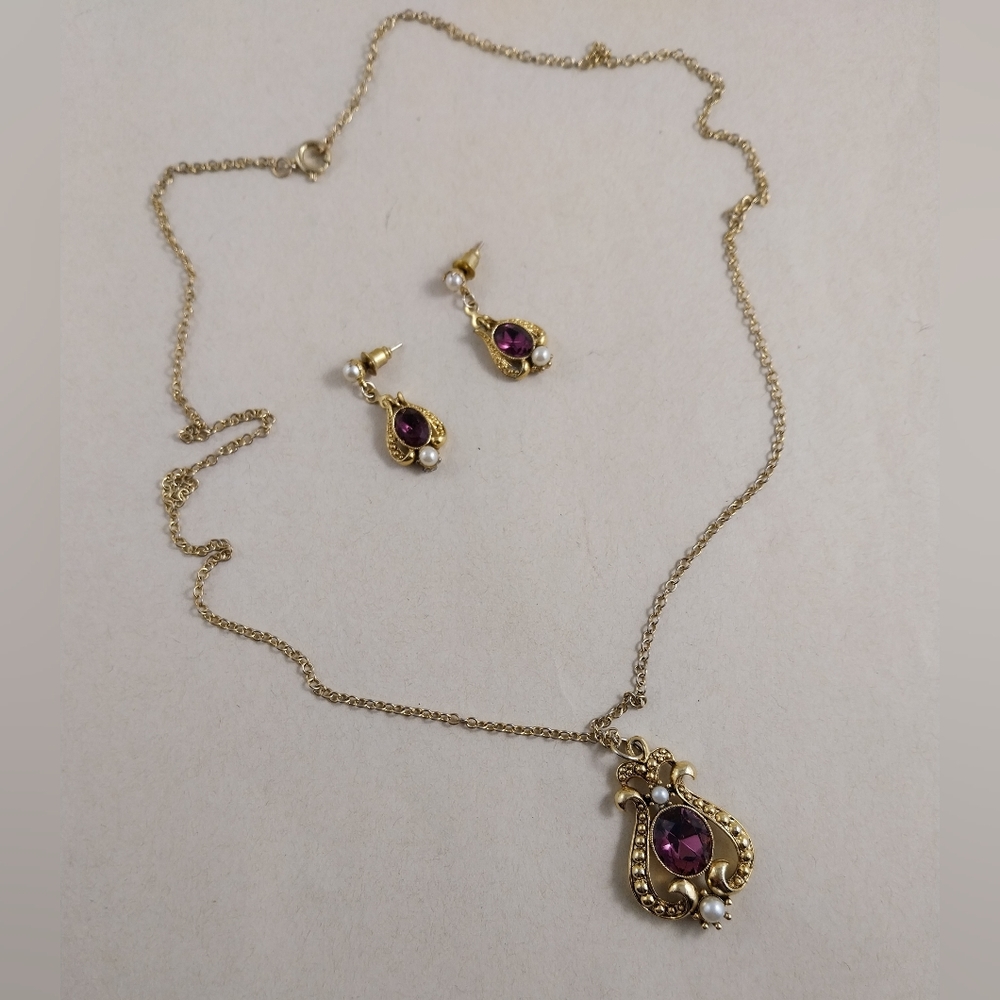 Avon Jewelry Set Gold Necklace